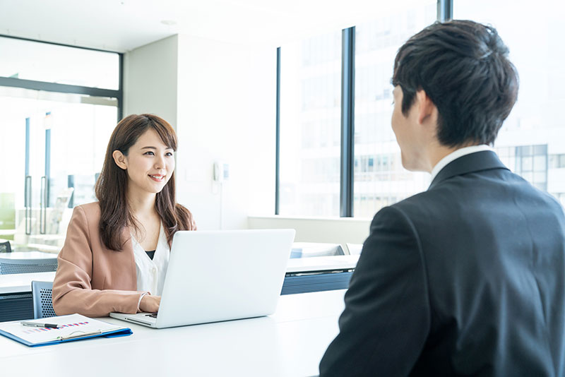 面接官とは
